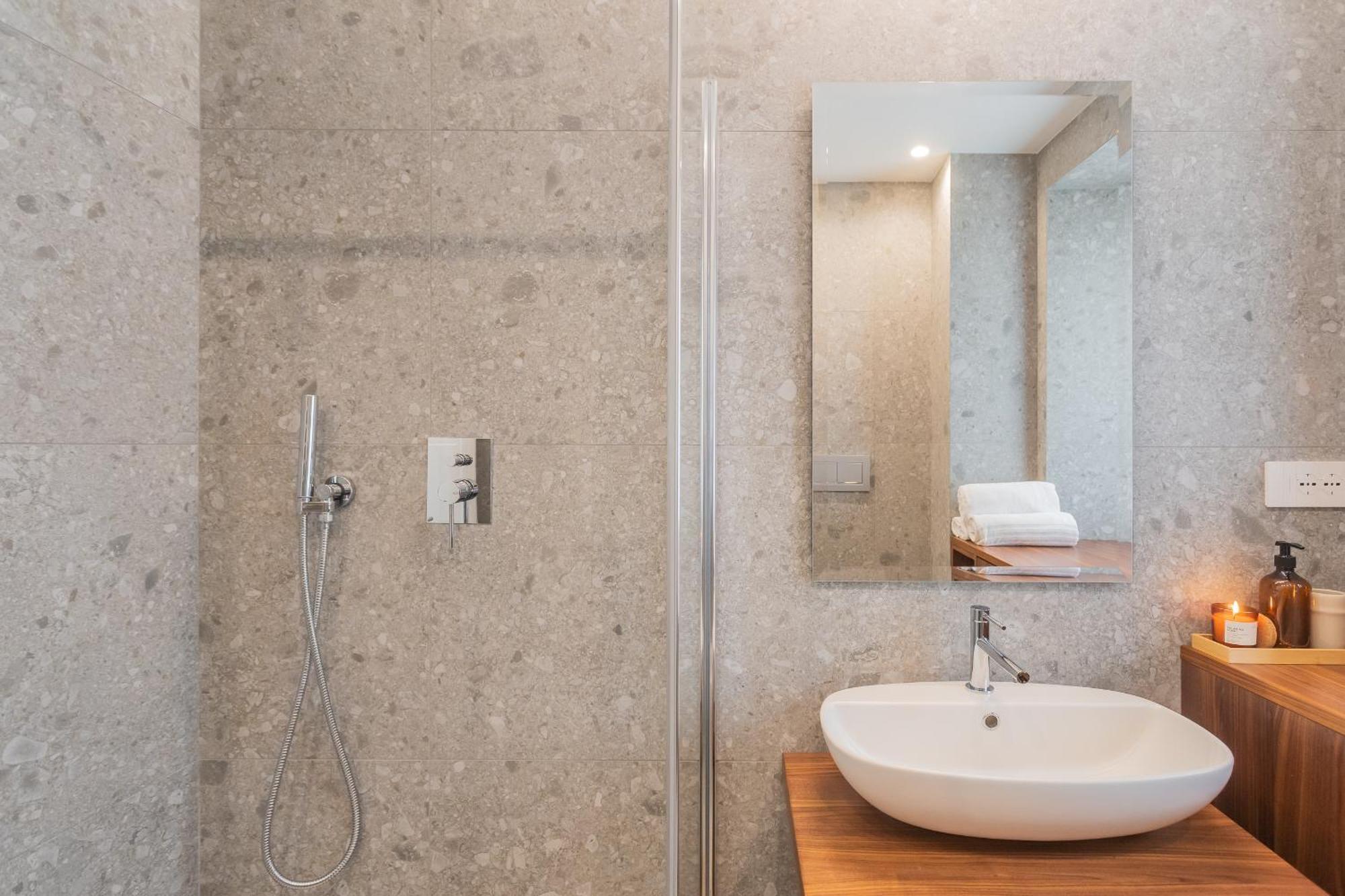 Muralto'S Nest By Rent All Como Exteriör bild